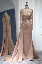 Wunderschönes langes Ballkleid mit hohem Halsausschnitt, Perlenbesatz und Pailletten und langen Ärmeln