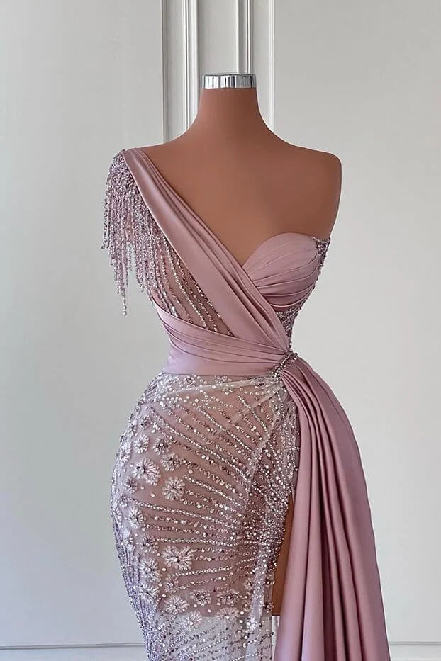 Wunderschönes langes Meerjungfrau-Abendkleid mit einer Schulter und Perlenbesatz im Ärmel