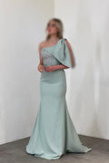 Wunderschönes langes Meerjungfrau-Abendkleid mit einer Schulter und Satin-Strasssteinen