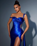 Hermoso vestido de fiesta largo de sirena azul real con un solo hombro, lentejuelas y abertura