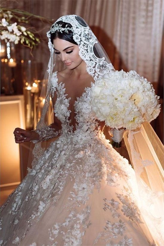 Wunderschönes langes Prinzessin-Brautkleid im Bateau-Stil mit Applikationen, Spitze, rückenfrei, Rüschen und Ärmeln