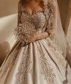 Precioso vestido de novia largo de princesa con escote en forma de corazón, cuentas y satén perlado con mangas