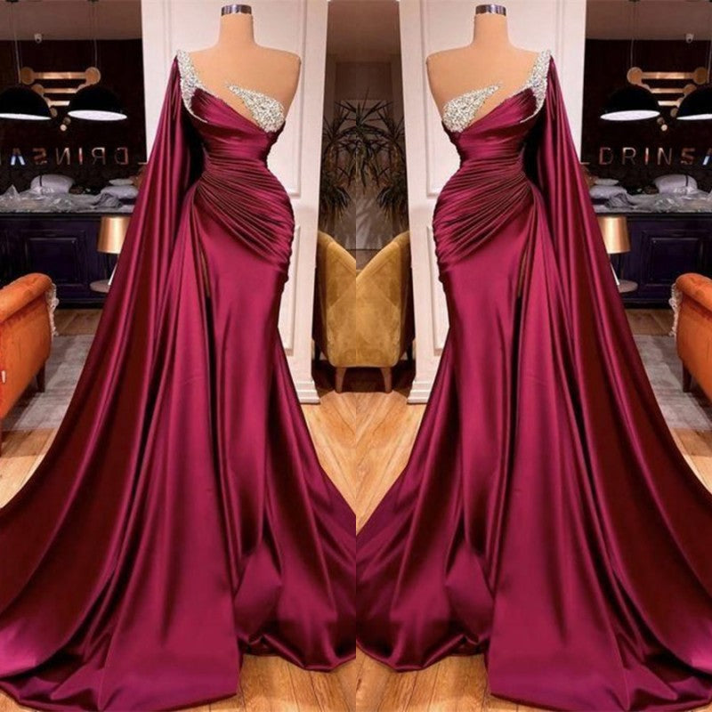Wunderschönes Meerjungfrau-Abendballkleid mit Perlen und Rüschen