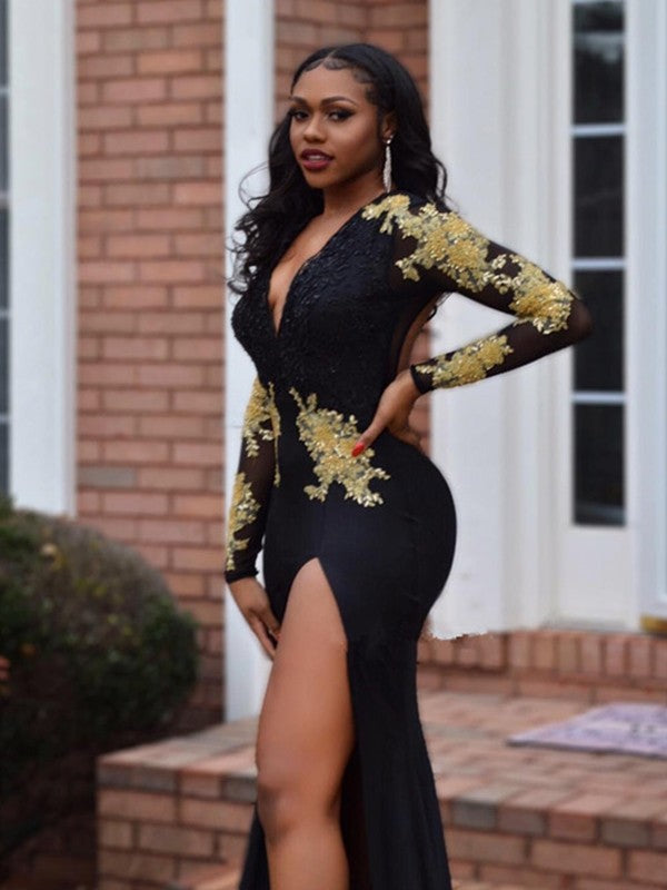 Hermosos vestidos de fiesta de sirena con mangas largas, escote en V, cola de corte, licra y cuentas.