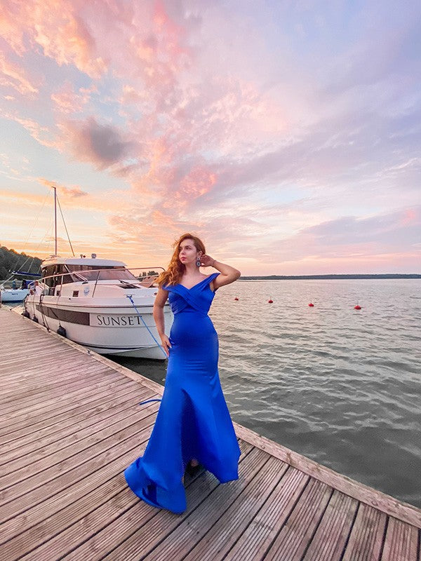 Hermosos vestidos de fiesta de sirena sin mangas con hombros descubiertos y volantes de satén