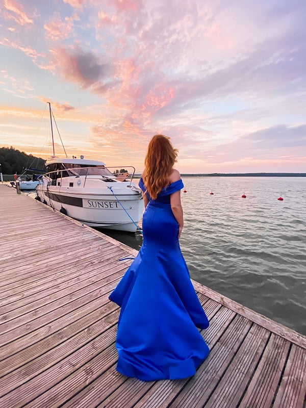 Hermosos vestidos de fiesta de sirena sin mangas con hombros descubiertos y volantes de satén