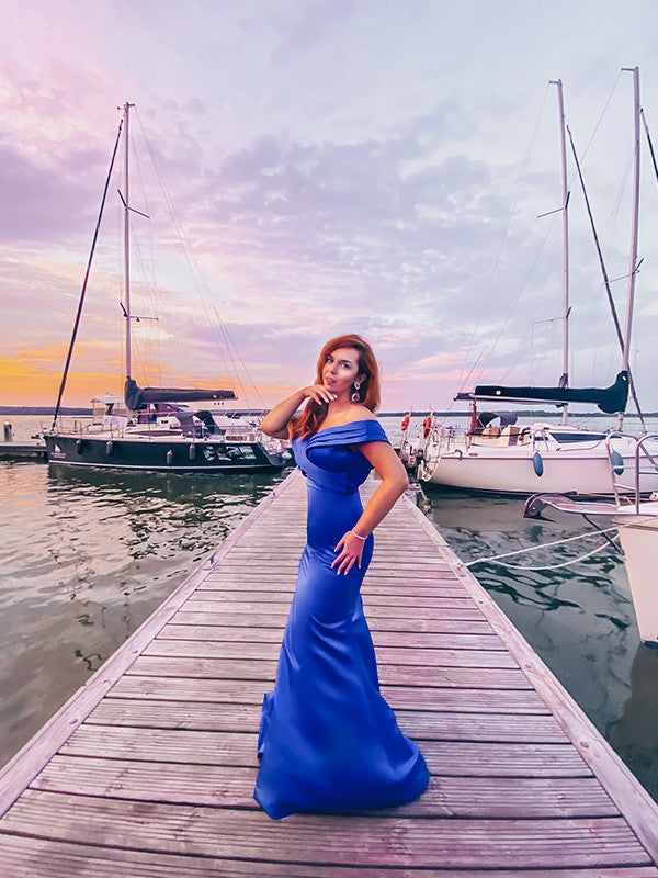 Hermosos vestidos de fiesta de sirena sin mangas con hombros descubiertos y volantes de satén