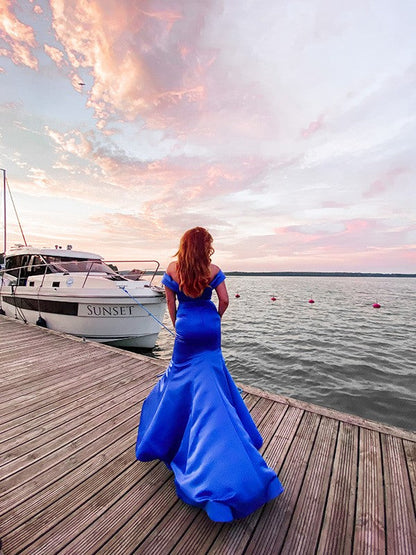 Hermosos vestidos de fiesta de sirena sin mangas con hombros descubiertos y volantes de satén