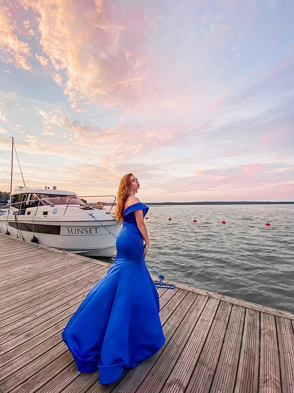 Hermosos vestidos de fiesta de sirena sin mangas con hombros descubiertos y volantes de satén