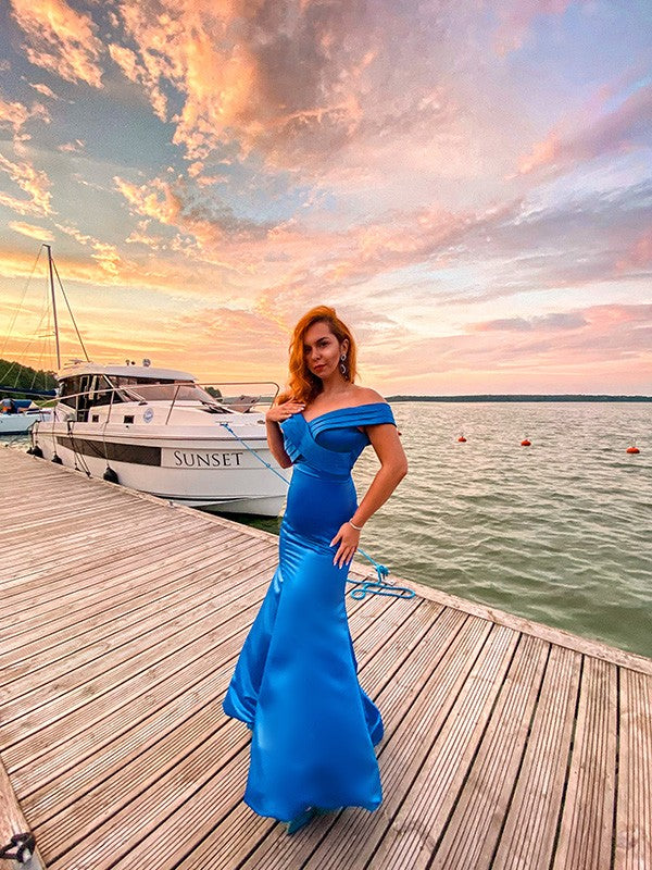 Hermosos vestidos de fiesta de sirena sin mangas con hombros descubiertos y volantes de satén