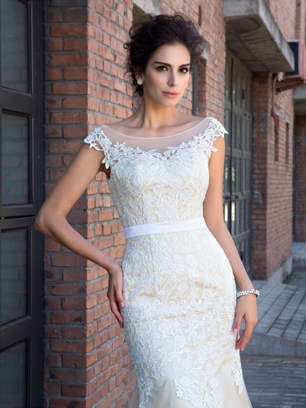 Wunderschöne Meerjungfrau transparenter Hals Applikation kurze Ärmel langes Netz Ballkleid