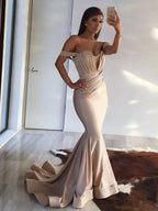 Hermosos vestidos de fiesta de sirena sin mangas con hombros descubiertos, volantes y licra