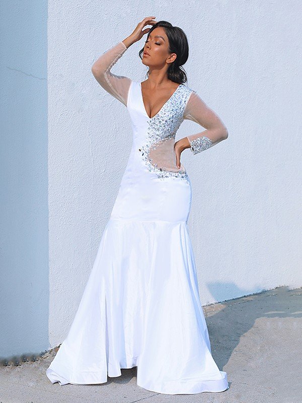 Hermosos vestidos de fiesta de sirena con escote en V, mangas largas, satén, cuentas y cola de corte.