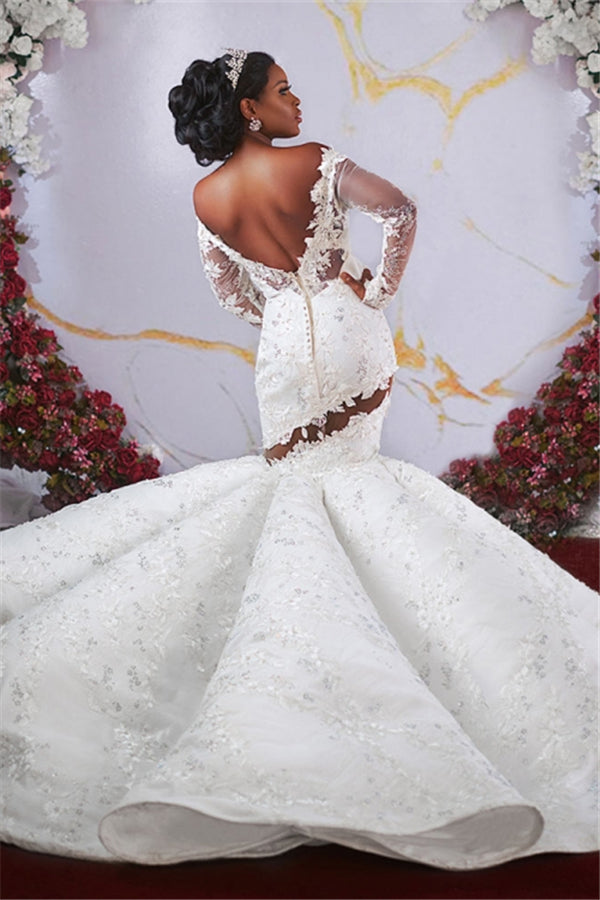 Hermoso vestido de novia de sirena con hombros descubiertos, mangas largas, sin volantes, apliques y cuentas