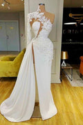 Hermoso vestido de fiesta de manga larga con un solo hombro y apliques de encaje con abertura lateral