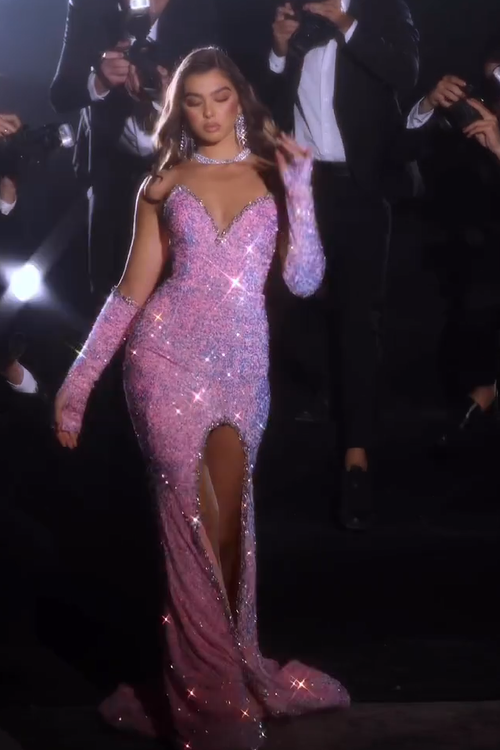 Wunderschönes rosa ärmelloses Meerjungfrau-Ballkleid mit Schlitz vorne und Glitzer