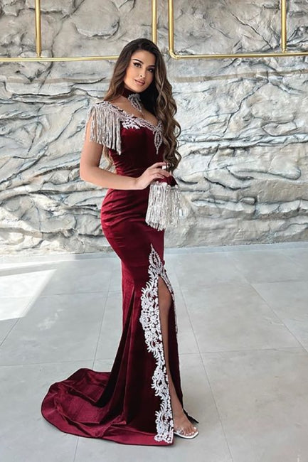 Hermosos vestidos de fiesta rojos con escote en forma de corazón, apliques de columna, sin mangas, abertura frontal, largo hasta el suelo y cola