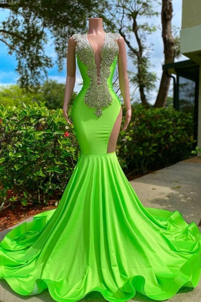 Wunderschönes, ärmelloses Meerjungfrauen-Ballkleid aus Stretch-Satin mit Pailletten und V-Ausschnitt und Applikationen