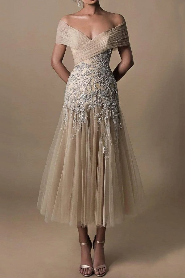 Wunderschöne kurze A-Linie Off-the-Shoulder Perlen verzierte Brautkleider mit Spitze