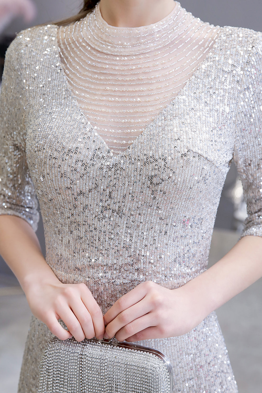 Wunderschönes silbernes langes Ballkleid mit langen Ärmeln