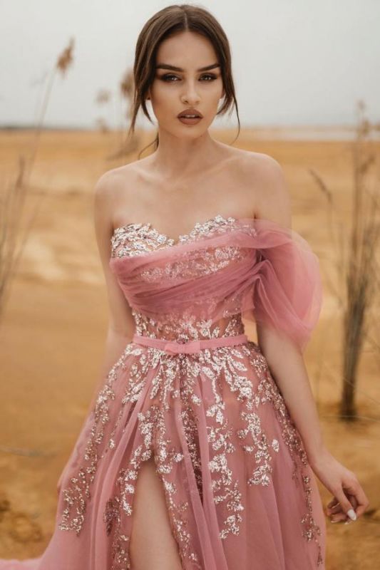 Hermoso vestido de fiesta largo con apliques de lentejuelas Sweetehart y abertura