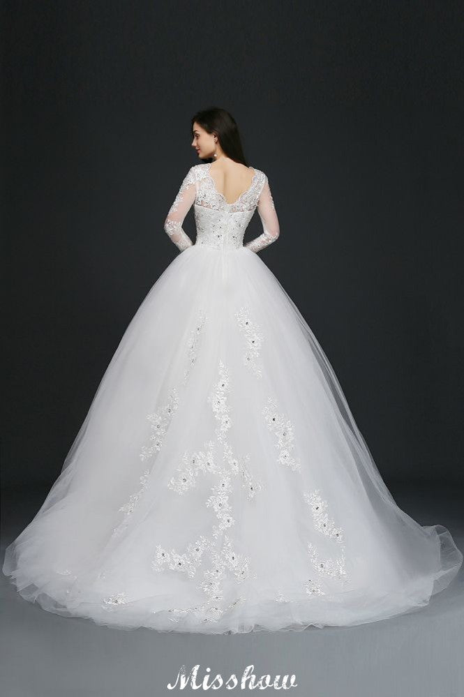 Hermosos vestidos de novia de tul con cola de corte