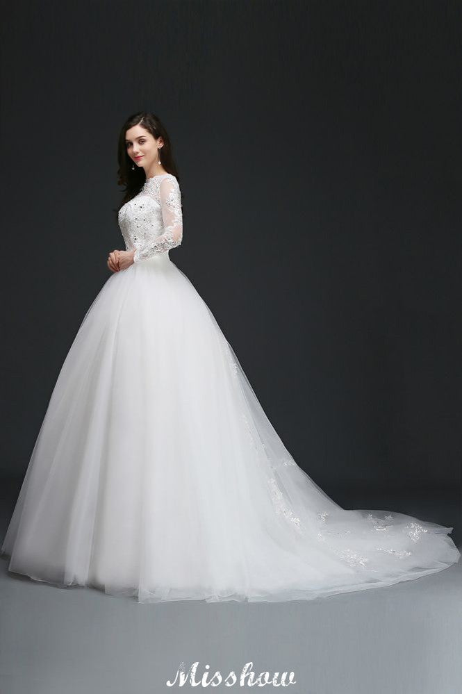 Hermosos vestidos de novia de tul con cola de corte