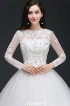 Hermosos vestidos de novia de tul con cola de corte