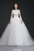 Hermosos vestidos de novia de tul con cola de corte