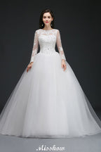 Hermosos vestidos de novia de tul con cola de corte