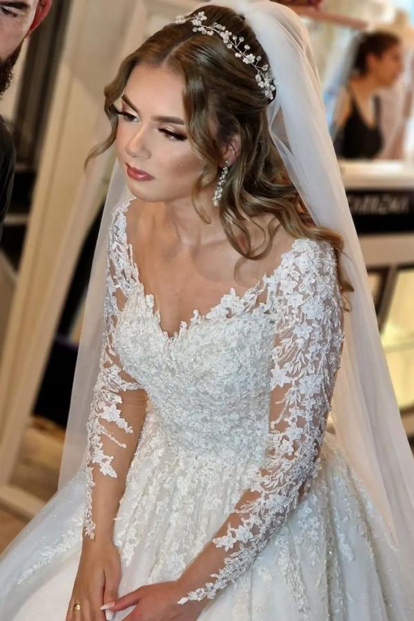 Wunderschönes langes weißes A-Linien-Brautkleid mit V-Ausschnitt und Ärmeln