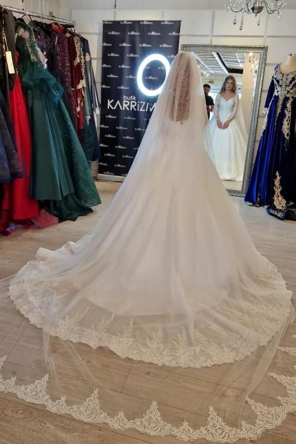 Wunderschönes langes weißes A-Linien-Brautkleid mit V-Ausschnitt und Ärmeln