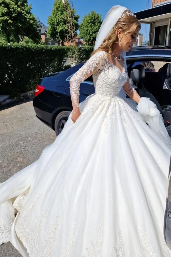 Wunderschönes langes weißes A-Linien-Brautkleid mit V-Ausschnitt und Ärmeln