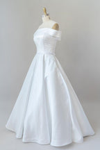 Anmutiges langes Ballkleid mit schulterfreiem Satin-Brautkleid