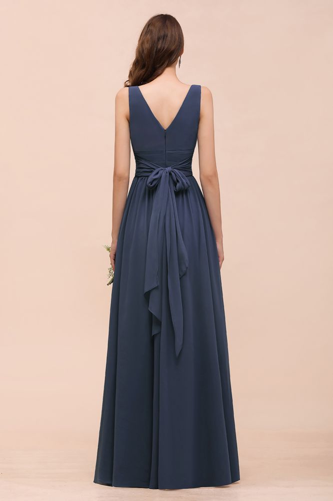 Vestido de dama de honor gris con abertura lateral, escote en V, sin mangas, largo hasta el suelo para novia