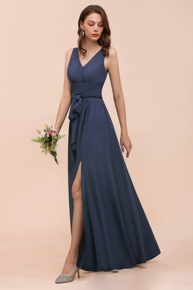Vestido de dama de honor gris con abertura lateral, escote en V, sin mangas, largo hasta el suelo para novia