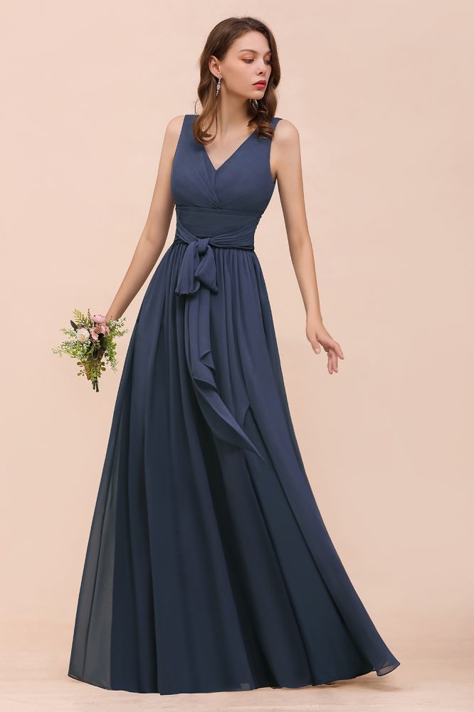 Vestido de dama de honor gris con abertura lateral, escote en V, sin mangas, largo hasta el suelo para novia
