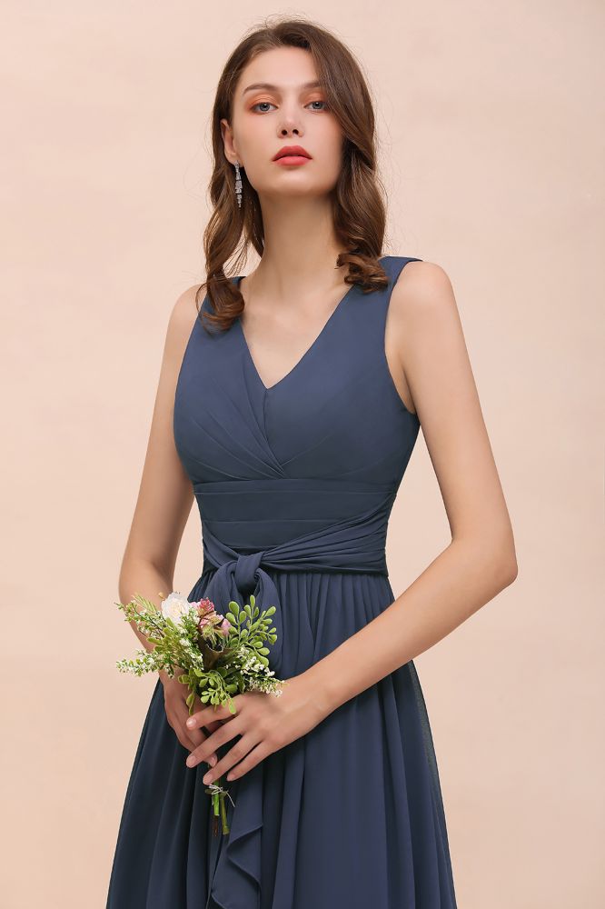 Vestido de dama de honor gris con abertura lateral, escote en V, sin mangas, largo hasta el suelo para novia
