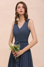 Vestido de dama de honor gris con abertura lateral, escote en V, sin mangas, largo hasta el suelo para novia