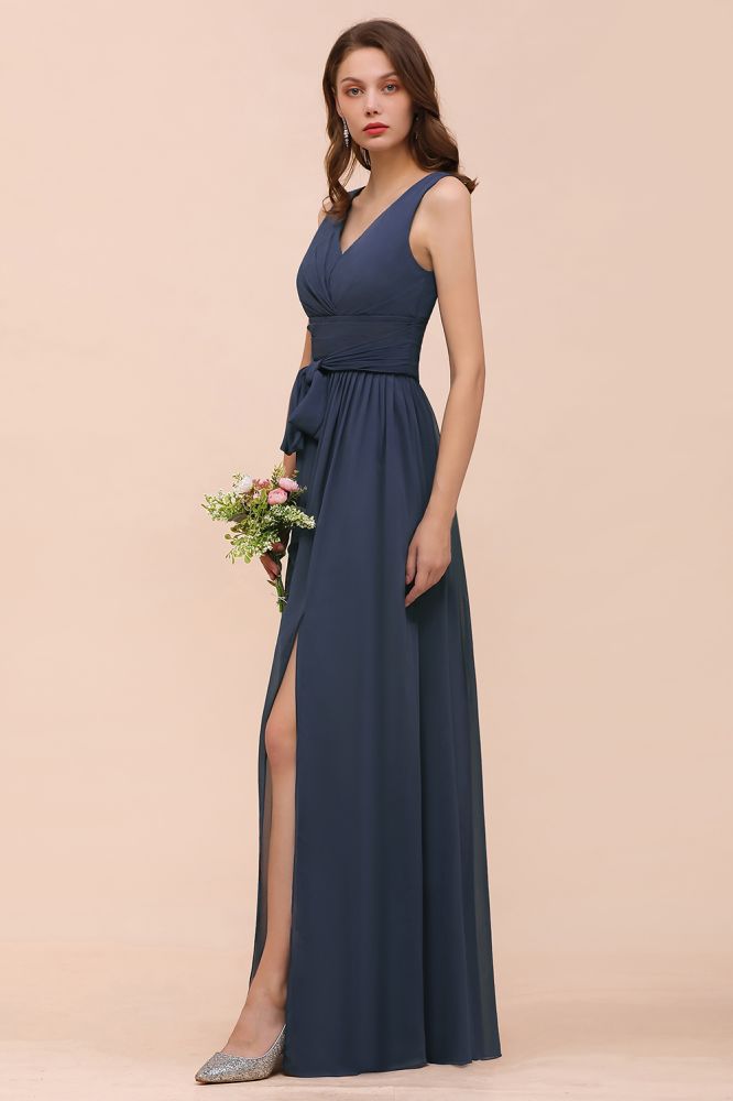 Vestido de dama de honor gris con abertura lateral, escote en V, sin mangas, largo hasta el suelo para novia