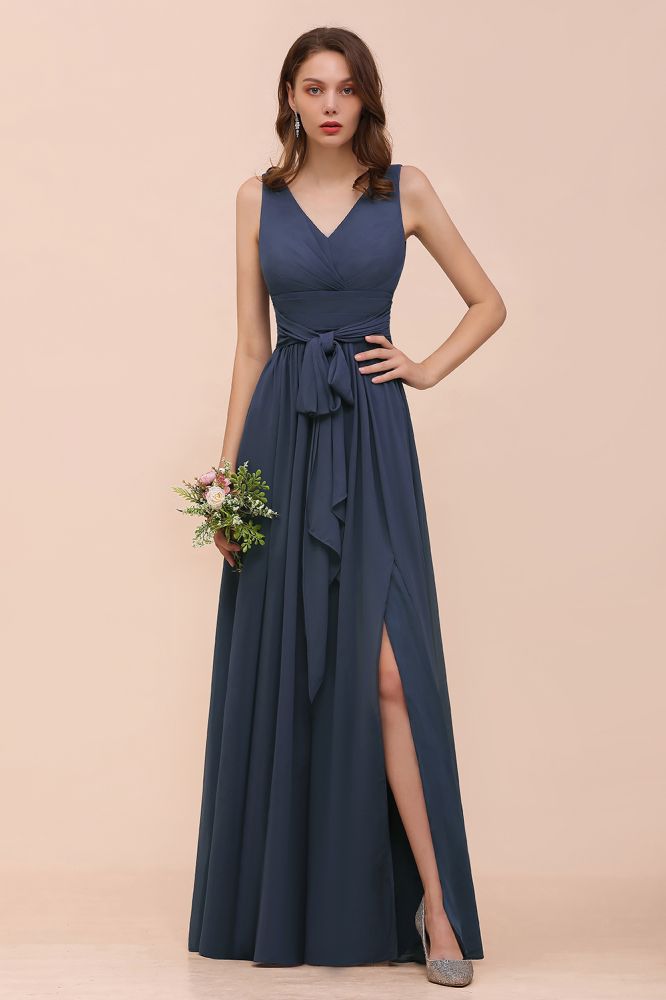 Vestido de dama de honor gris con abertura lateral, escote en V, sin mangas, largo hasta el suelo para novia