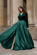 Grünes langärmliges A-Linien-Ballkleid aus Samt mit V-Ausschnitt und Schlitz