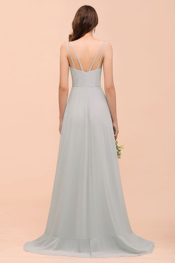 Vestido de dama de honor gris con escote en V espagueti y volantes para fiesta de boda en la playa