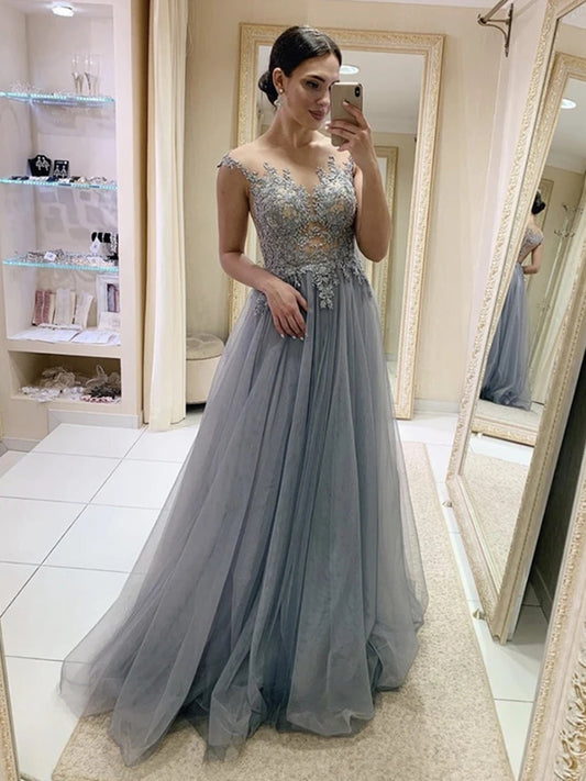 Graues langes A-Linien-Ballkleid mit Rundhalsausschnitt und Tüllspitze