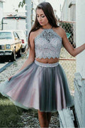 Graues kurzes zweiteiliges Neckholder-Homecoming-Partykleid mit Spitze PD295