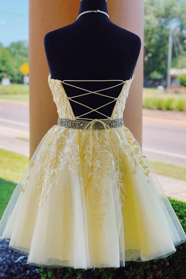 Vestido amarillo de fiesta con cuello halter y apliques, vestido corto con cinturón de cuentas PD323