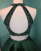 Neckholder Perlenbesetztes grünes Satin Zweiteiliges Homecoming-Kleid Kurzes Ballkleid PD358