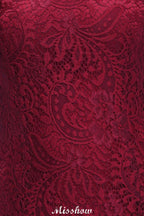 Vestido de noche de sirena con cuello halter y encaje hasta el suelo para dama de honor en color burdeos