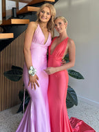Helaina | Vestido de fiesta largo de satén estilo sirena rosa claro con escote pronunciado