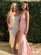 Helaina | Vestido de fiesta largo de satén estilo sirena rosa claro con escote pronunciado